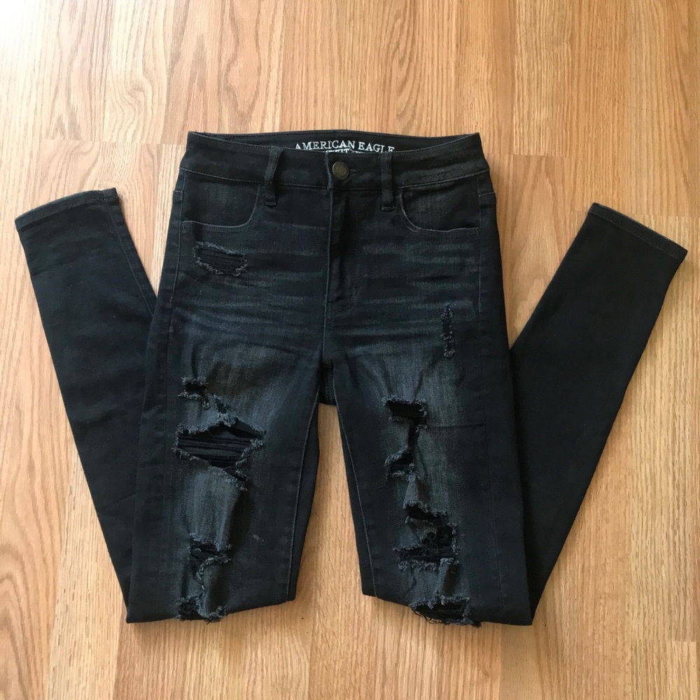 NWOT American Eagle outfitters distressed jeans